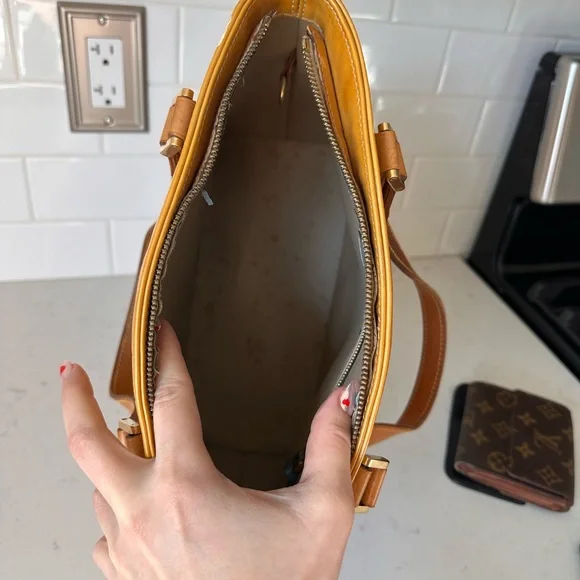Authentic LV vernis bag! Th0919 - Picture 7 of 10